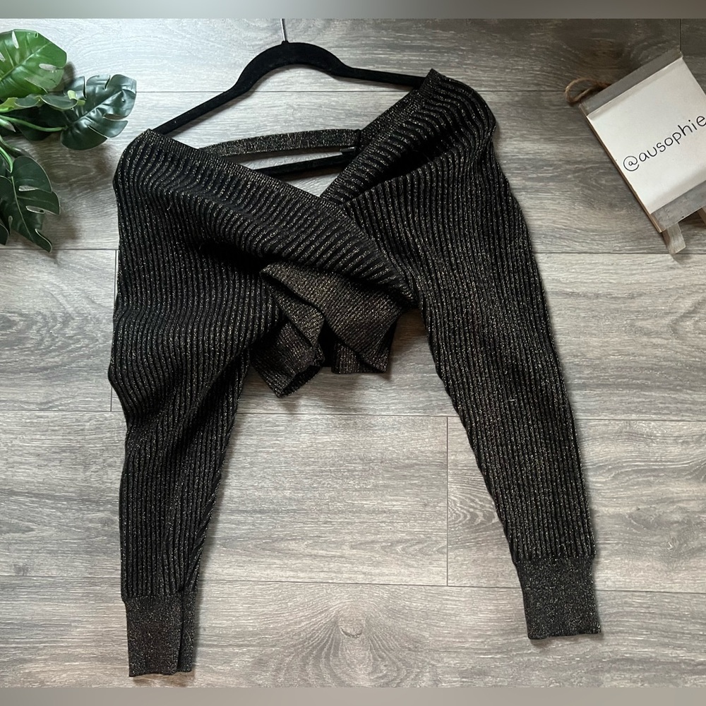 Windsor Black Ribbed Cropped Off the Shoulder Sweater w Gold Metallic Thread L